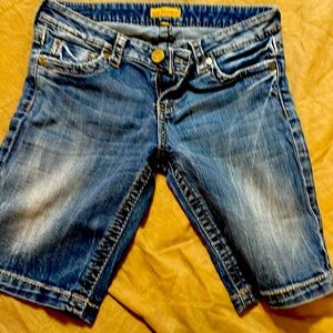 see thur soul
size 29
jean shorts